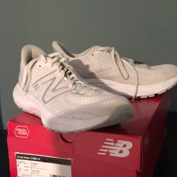 New Balance Running Shoes - Picture 4 of 6